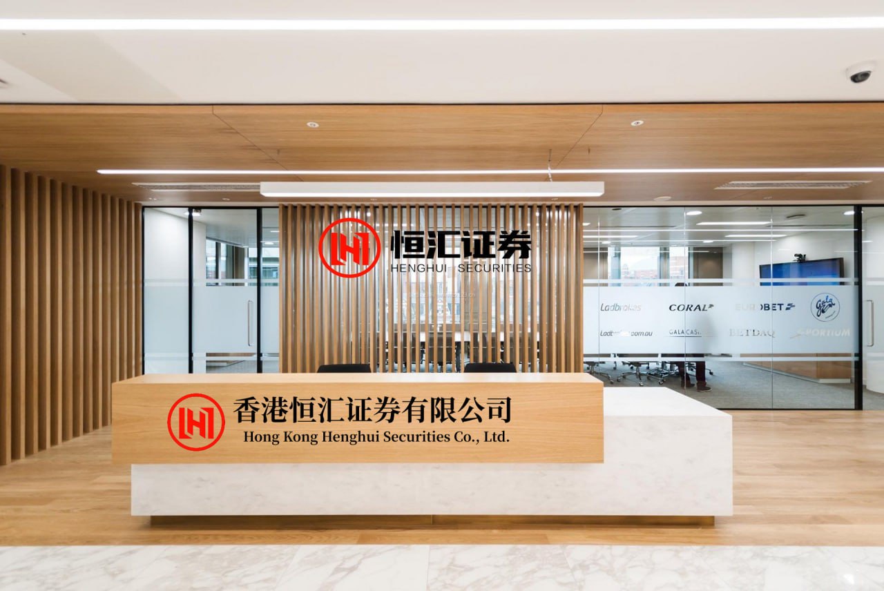 金牛王 姚记科技2025年营收净利双降 总经理姚朔斌却涨薪至290万元